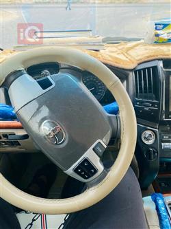 تۆیۆتا لاند کروزەر